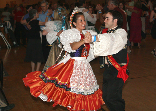 Polkatänzerinnen und Polkatänzer beim National Polka Festival in Ennis, Texas